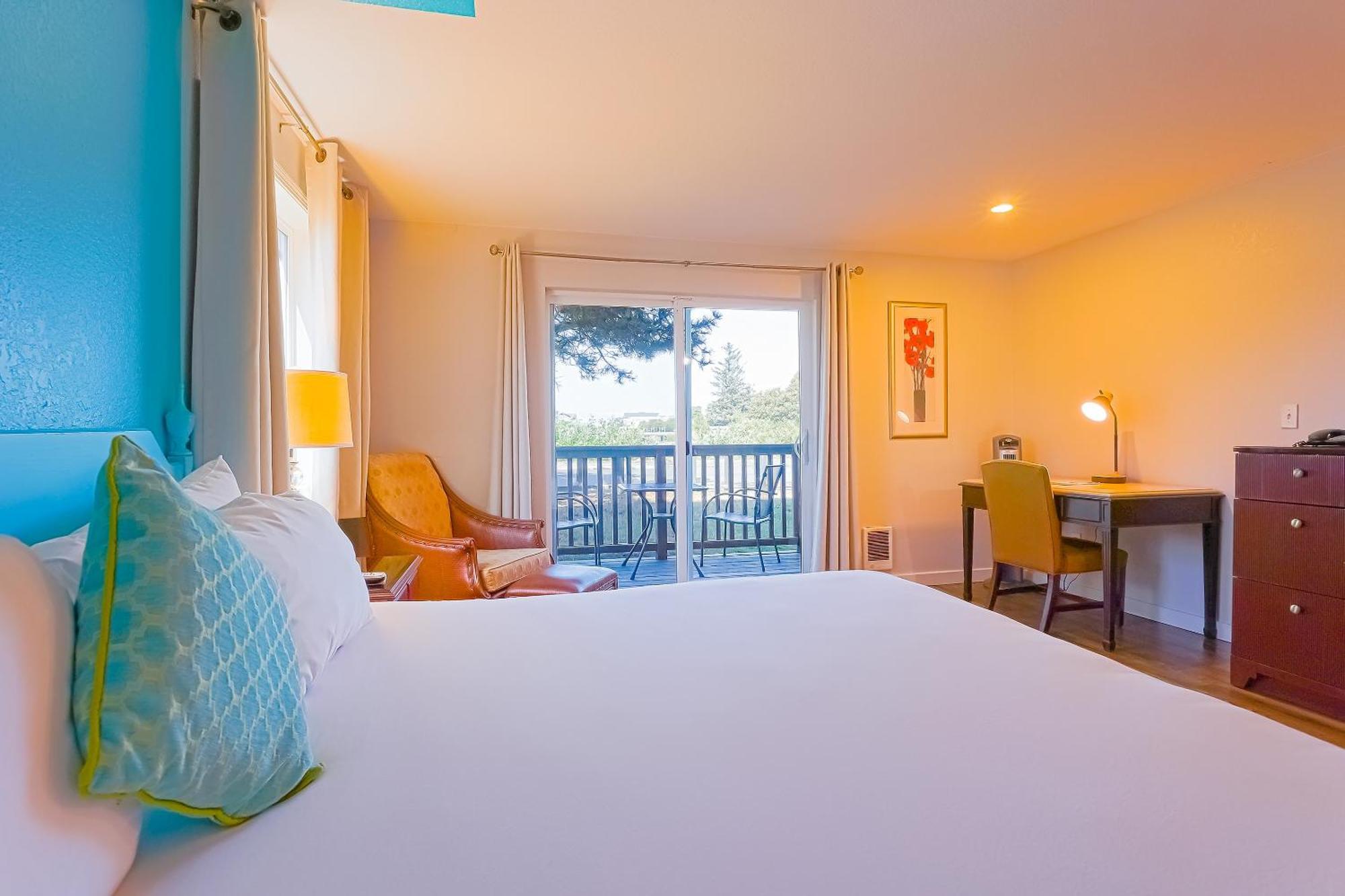 Coast River Inn By Oyo Seaside Exterior foto