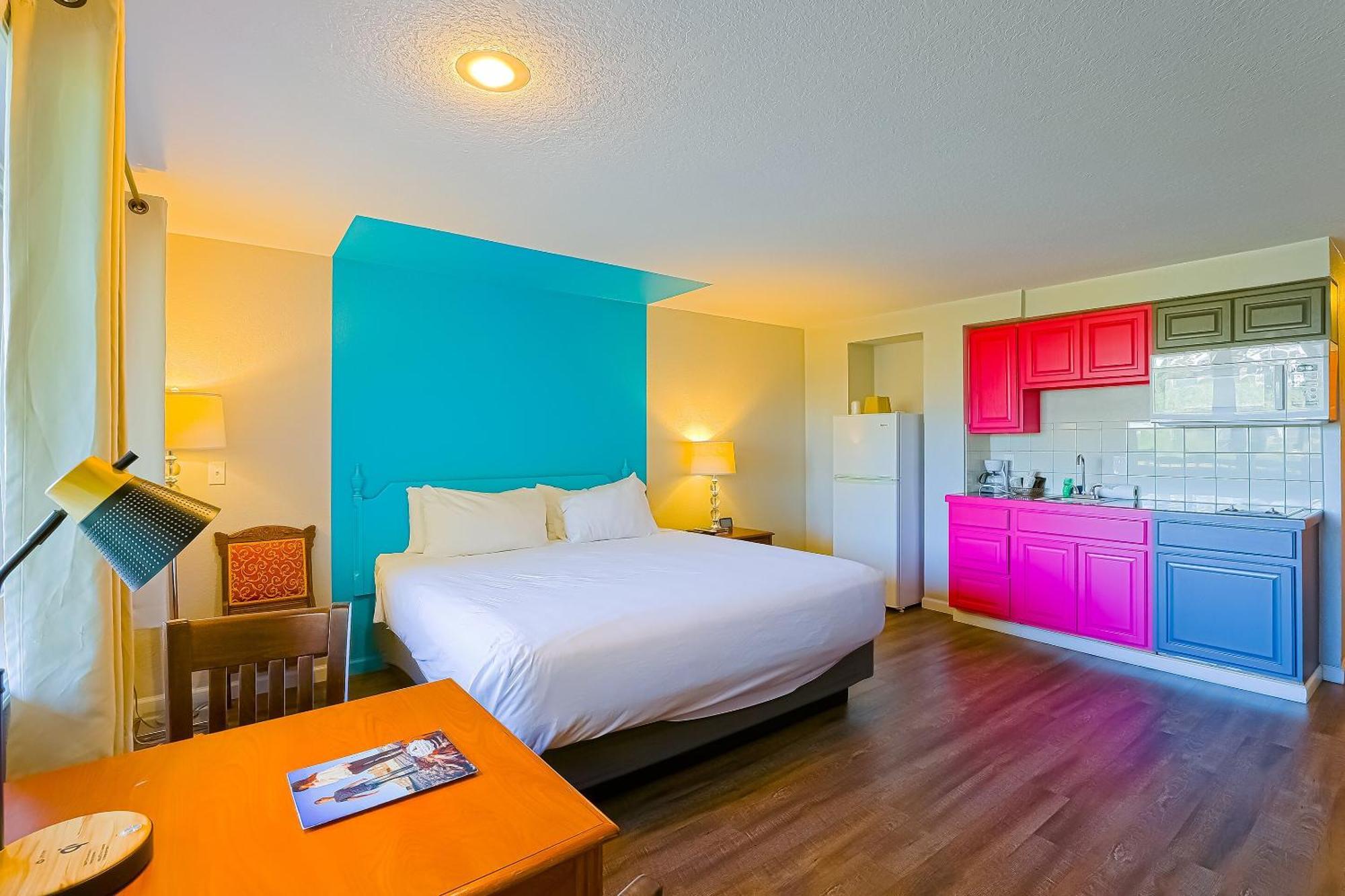 Coast River Inn By Oyo Seaside Exterior foto
