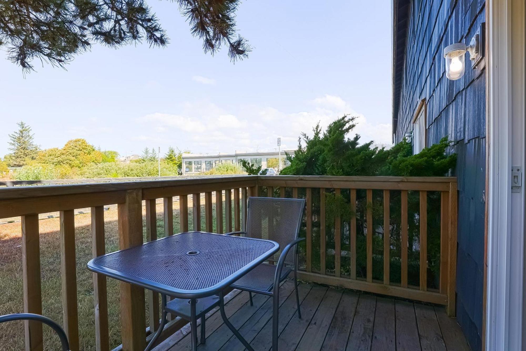 Coast River Inn By Oyo Seaside Exterior foto