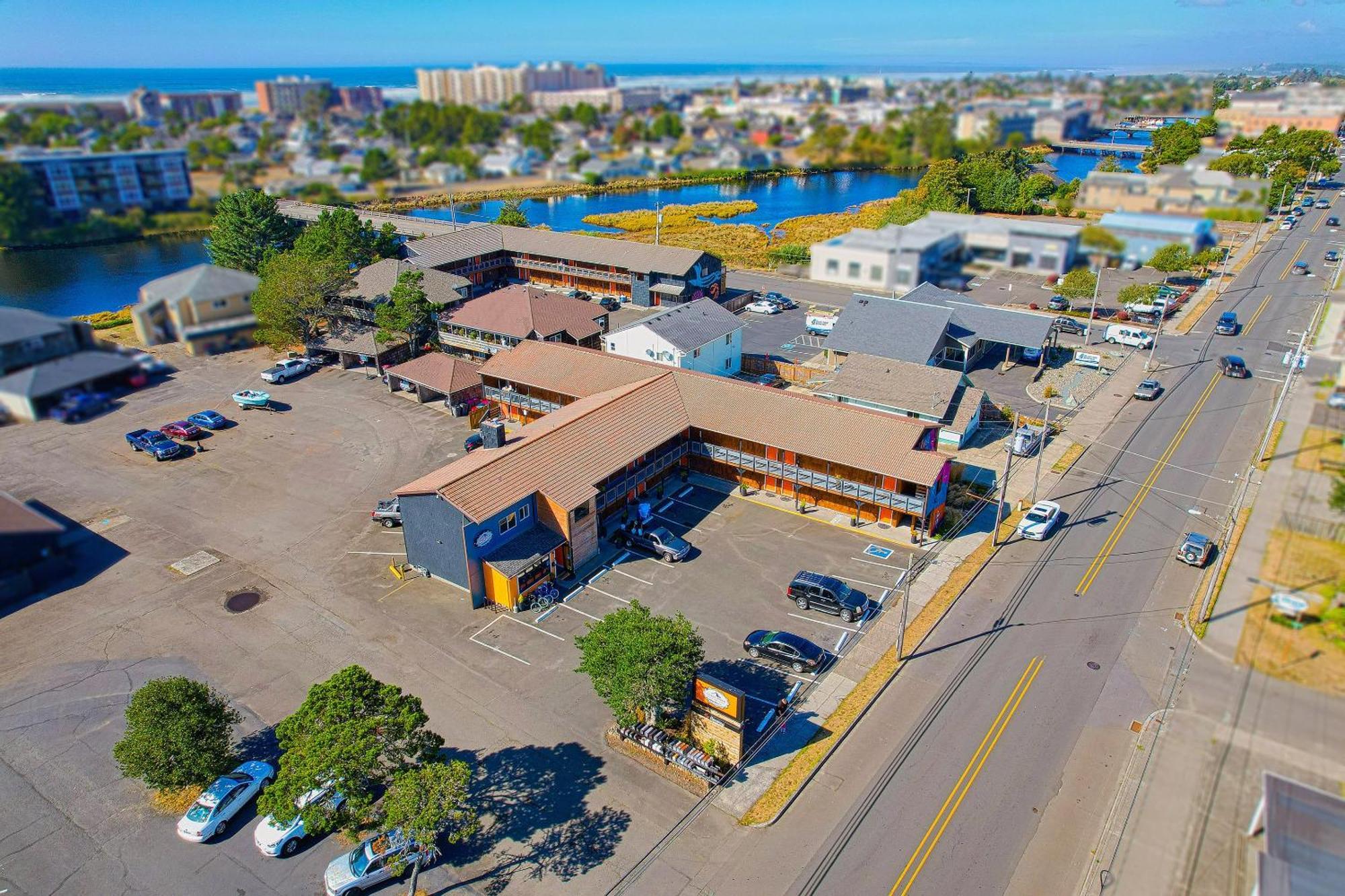 Coast River Inn By Oyo Seaside Exterior foto