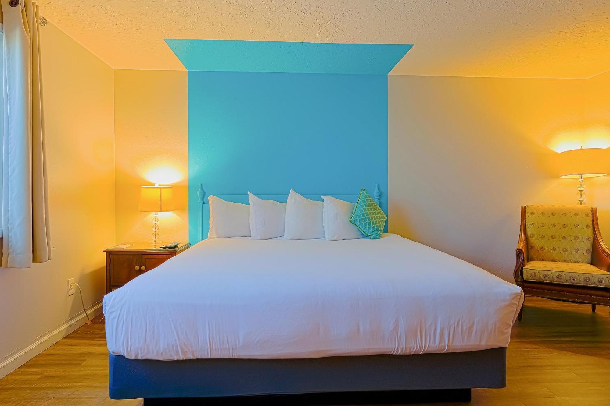 Coast River Inn By Oyo Seaside Exterior foto